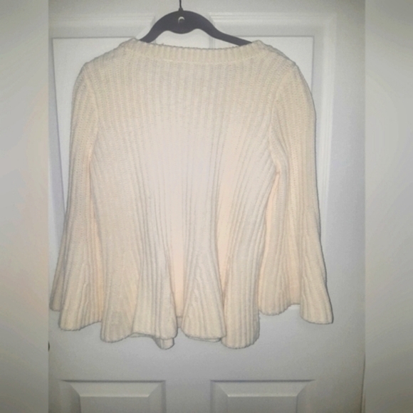 (M)🔥Gap🔥 Peplum Sweater with Bell Sleeves Ptp 17"×L23" - Picture 7 of 8